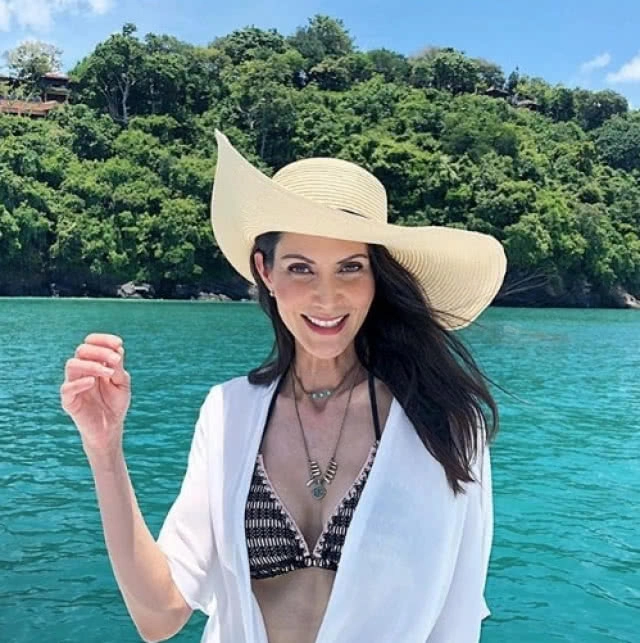 พ่อเจนั่งติดไหม!!! "เจด้า" ชวนคุณแม่ "จีน่า" อวดหุ่นวัยสาวสุดแซ่บ