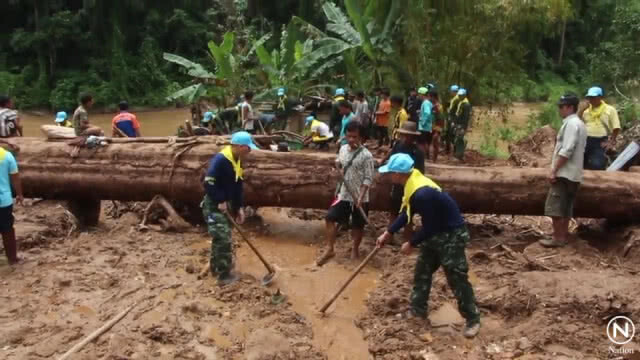 (คลิป) ผู้อพยพทำพิธีเรียกวิญญาณผู้สูญหาย