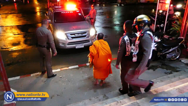 ชาวบ้านสุดทน !! เจอพระเมาส่งเสียงโวยวาย แจ้งตำรวจจับส่งวัด