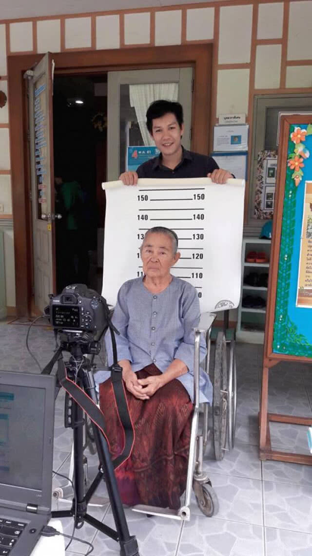 Service Mind  หัวใจสำคัญของงานบริการ เทศบาลนครแม่สอด ทำบัตร ปชช.ให้คนชรา ณ ที่พักอาศัย