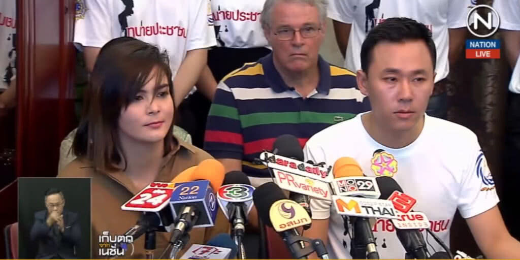 (คลิปข่าว) "อัจฉริยะ" เปิดศึก "ทนายษิทรา" วิ่งเต้นช่วย "เอมี่" (คลิปข่าว) "อัจฉริยะ" เปิดศึก "ทนายษิทรา" วิ่งเต้นช่วย "เอมี่"