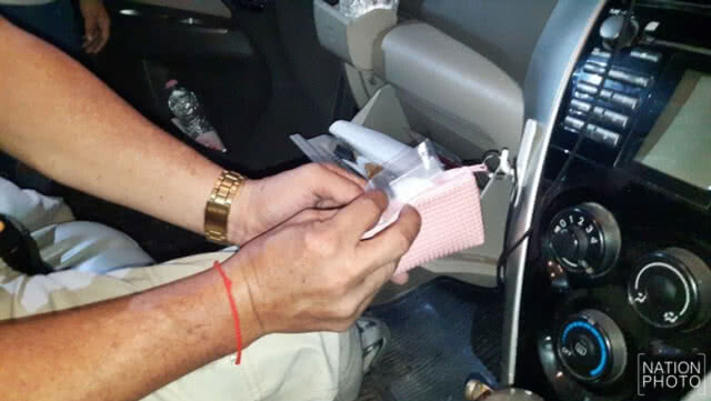 รวบสาวซุกยาบ้า-ยาไอซ์ในยกทรง