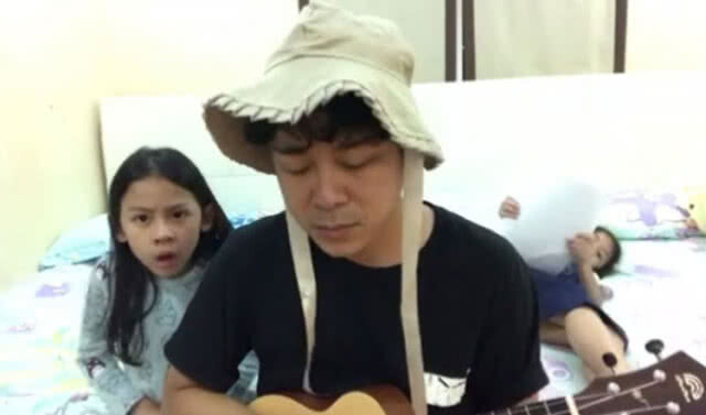 (คลิป) "โจ๊ก-ลูกๆ" ร้องเพลงโดนด่าทุกวัน แต่พอแม่มาเท่านั้นแหละ...ถึงกับวงแตก