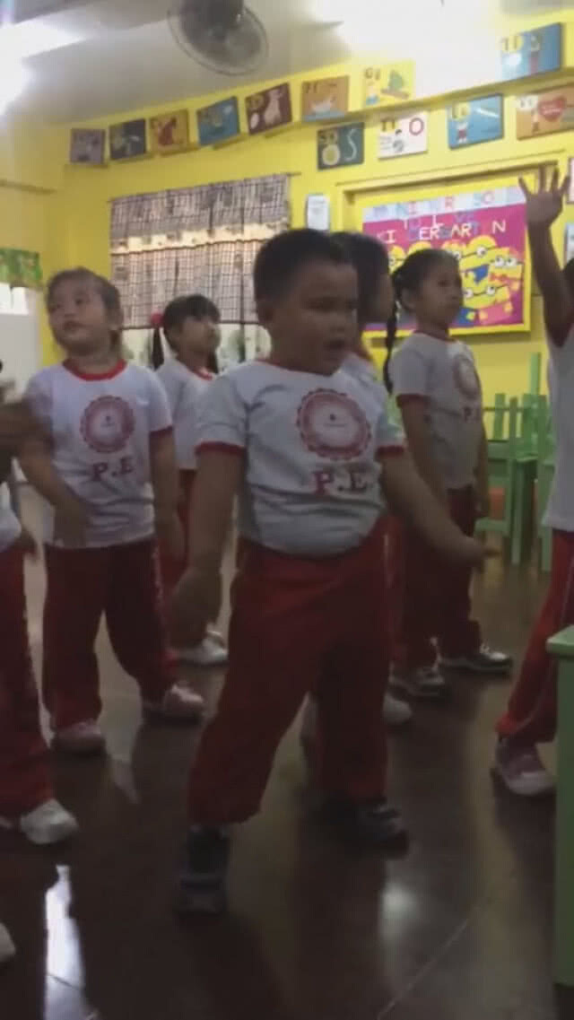 (คลิป) สเต็ปดีมาก! หนุ่มน้อย โชว์ลีลาการเต้นสุดพริ้ว คนแห่ดูเป็นล้าน