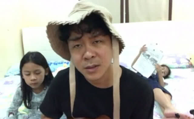 (คลิป) "โจ๊ก-ลูกๆ" ร้องเพลงโดนด่าทุกวัน แต่พอแม่มาเท่านั้นแหละ...ถึงกับวงแตก