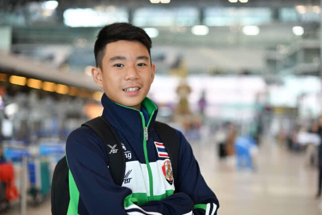 ล้ำค่า! "ช้าง"นำเจ้าสัวน้อยลับแข้งที่อังกฤษ 3 นัด