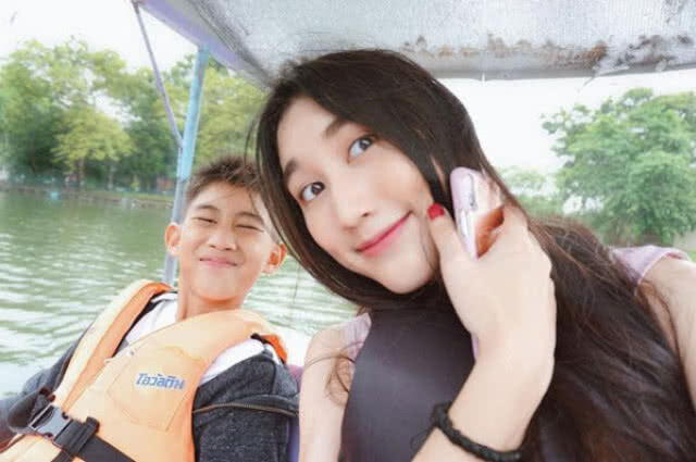 ลูกสาว "สมรักษ์" โพสต์ซึ้งถึงพ่อแม่ เผย ขอบคุณทุกกำลังใจ อย่าทิ้้งเราไปไหน