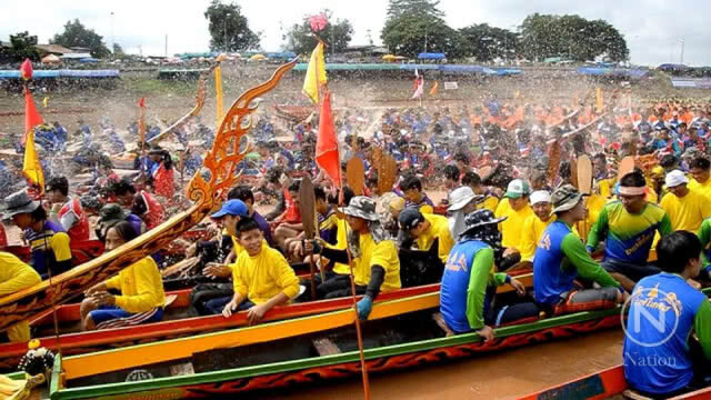 เปิดงานประเพณีแข่งเรือ จ.น่าน