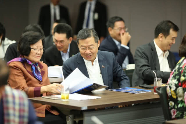 วีระศักดิ์ เปิดหลักสูตร Future Economy & Internet Governance