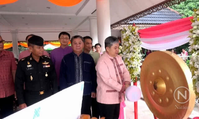 เปิดงานประเพณีแข่งเรือ จ.น่าน