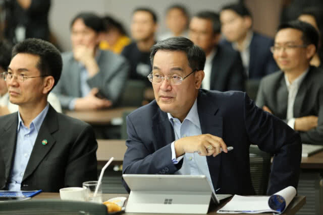 วีระศักดิ์ เปิดหลักสูตร Future Economy & Internet Governance