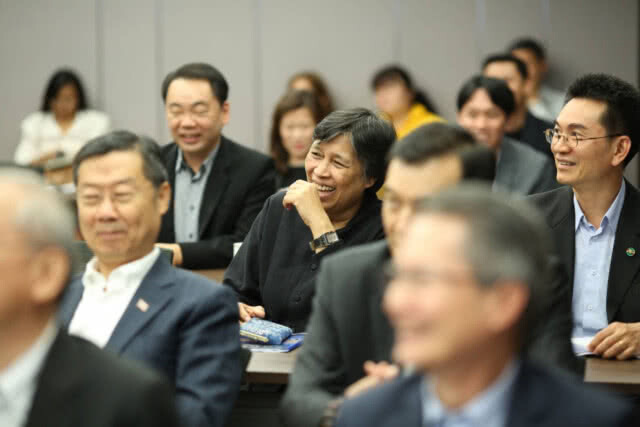 วีระศักดิ์ เปิดหลักสูตร Future Economy & Internet Governance