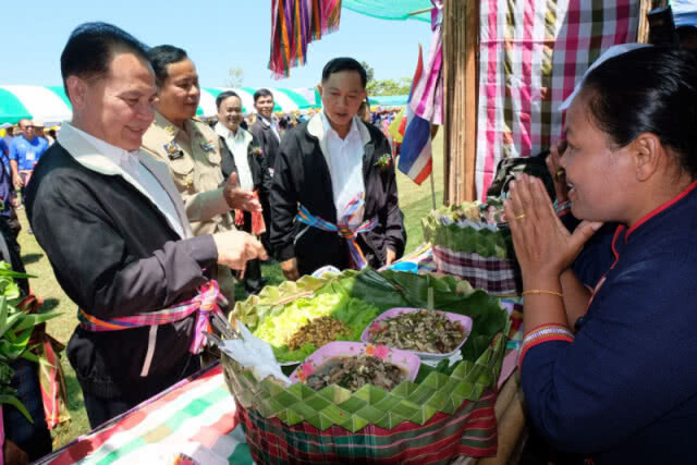 หนึ่งเดียวในโลก!!! เทศกาลกินต่อหัวเสือ