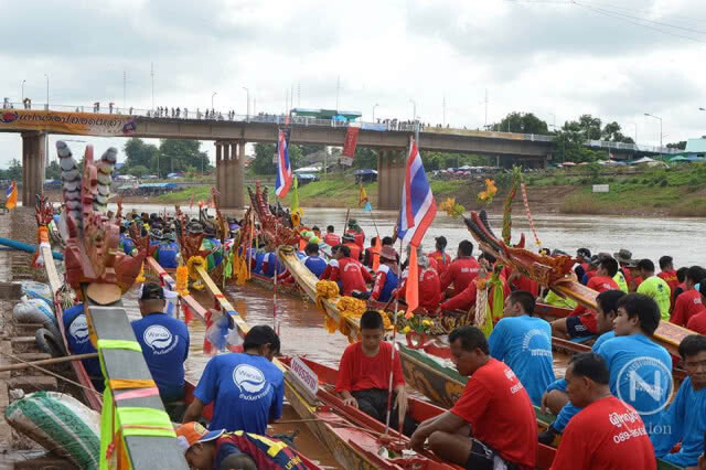 เปิดงานประเพณีแข่งเรือ จ.น่าน