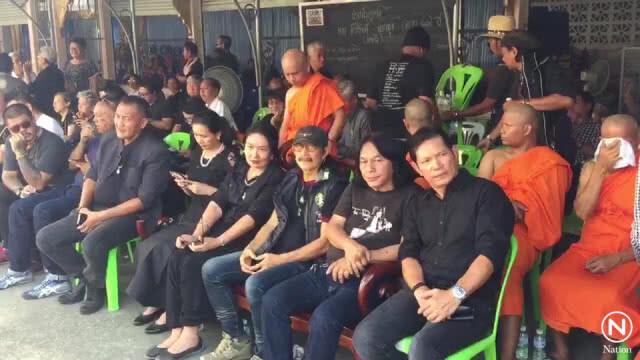(คลิป) กลุ่มศิลปินเพื่อชีวิตร่วมส่ง "น้าหว่อง"แน่นวัด