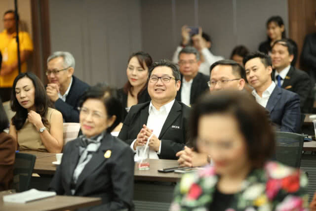 วีระศักดิ์ เปิดหลักสูตร Future Economy & Internet Governance