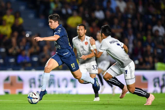 (มีคลิปไฮไลท์) บุรีรัมย์ ยูไนเต็ด เปิดบ้านอัดเทโรฯ 2-0 ซิวแชมป์ไทยลีกสมัย 6