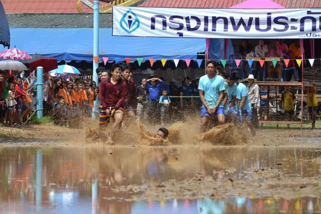 (ภาพชุด) สุดมัน!!! "แข่งเรือบก" วัดเนินกุ่มปี 2561