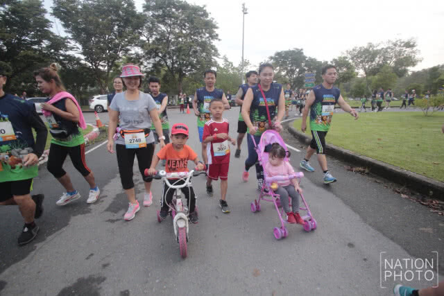 (คลิป) กิจกรรม run for the animals วิ่งเพื่อสัตว์ป่ามอบเงินสมทบ "มูลนิธิสืบฯ"