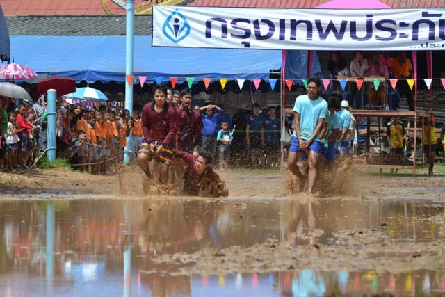 (ภาพชุด) สุดมัน!!! "แข่งเรือบก" วัดเนินกุ่มปี 2561