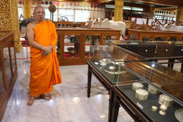 (คลิป) มารศาสนา! บุกขโมยเข็มขัดโบราณ วัดปากน้ำภาษีเจริญ