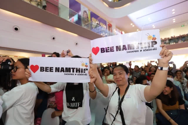 เวียงจันทน์ห้างแตก!!! "ทีมเมีย 2018" บุก สปป.ลาว