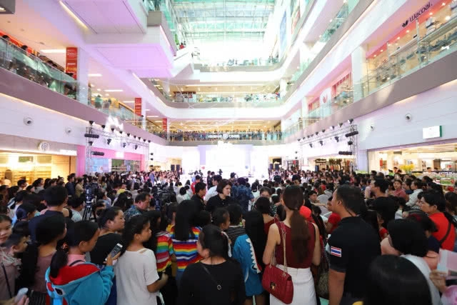 เวียงจันทน์ห้างแตก!!! "ทีมเมีย 2018" บุก สปป.ลาว