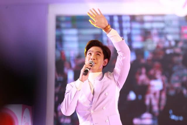 "ฟิล์ม ธนภัทร" เปิดใจ!!! ยอมทิ้งอาชีพสจ๊วต เพื่องานแสดง