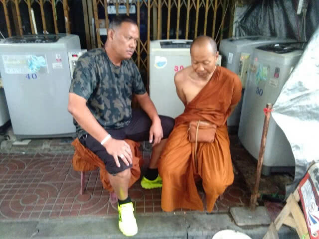 กองปราบ รวบพระปลอมคาผ้าเหลือง  เร่บิณฑบาตรขอเรี่ยไร่เงินชาวบ้าน  ย่านวงเวียน 22