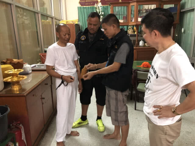 กองปราบ รวบพระปลอมคาผ้าเหลือง  เร่บิณฑบาตรขอเรี่ยไร่เงินชาวบ้าน  ย่านวงเวียน 22