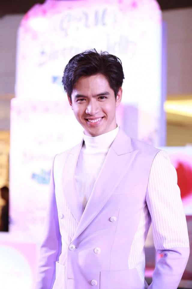 เวียงจันทน์ห้างแตก!!! "ทีมเมีย 2018" บุก สปป.ลาว