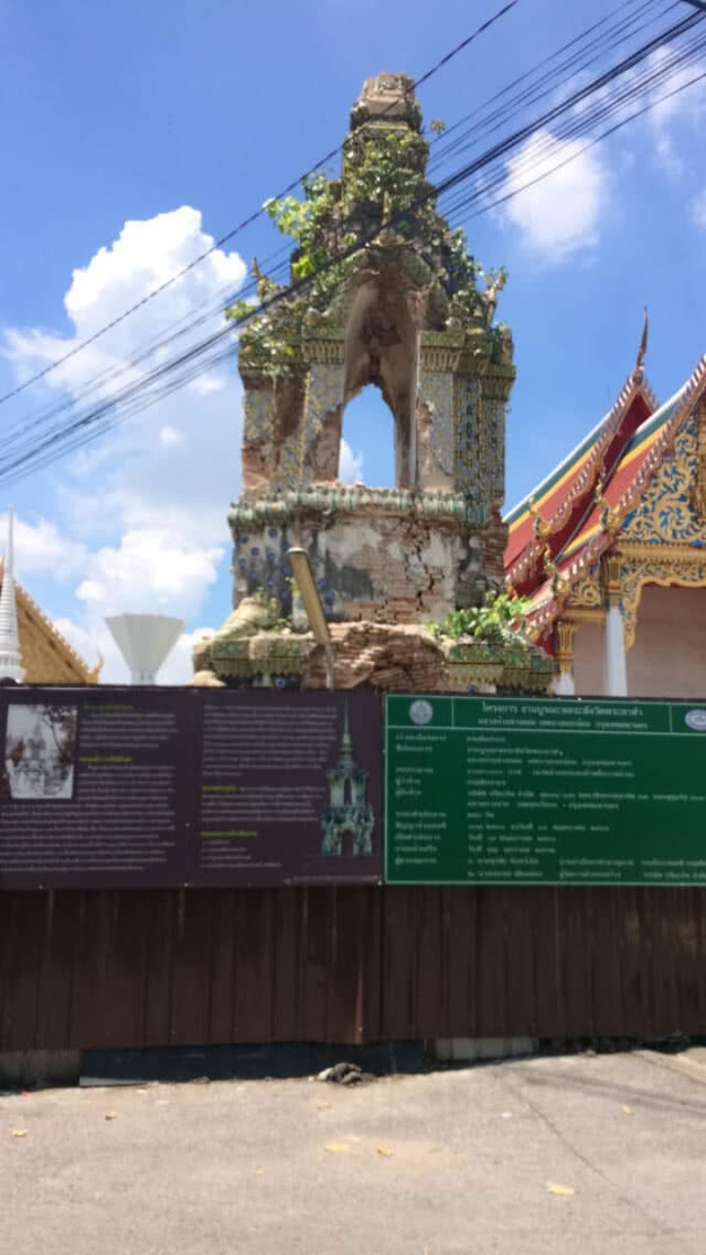 ด่วน!!! เจดีย์ในวัดพระยาทำ ถ.อรุณอัมรินทร์ ถล่มทับคนงานเจ็บหลายราย และยังมีติดอยู่ภายในซากด้วย