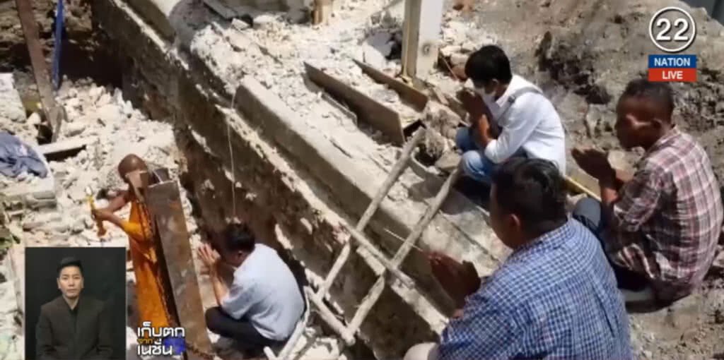 (คลิปข่าว) ทำพิธีเชิญวิญญาณ เหยื่อเจดีย์ถล่ม (คลิปข่าว) ทำพิธีเชิญวิญญาณ เหยื่อเจดีย์ถล่ม