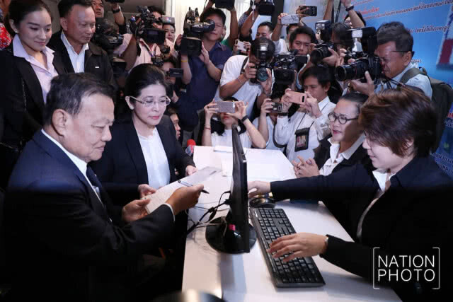 "สุดารัตน์" สมัครสมาชิก "พรรคเพื่อไทย"