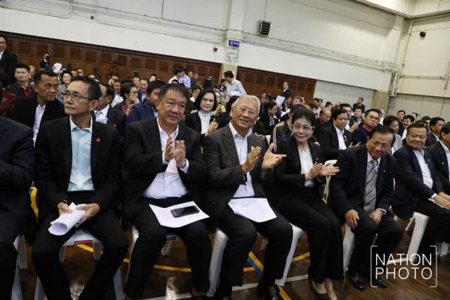 "สุดารัตน์" สมัครสมาชิก "พรรคเพื่อไทย"