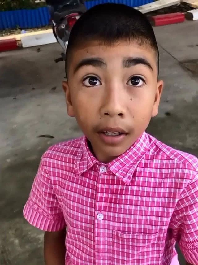 โลกช่างโหดร้ายเมื่อ บอย ปกรณ์ขำหนักเจอแฟนคลับตัวน้อย ยืนคอย "บอย ปกรณ์ ลัม!!!"