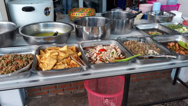 อิ่มด้วยถูกด้วย!! "ข้าวแกงบุฟเฟ่ต์" แค่มื้อละ40บาท