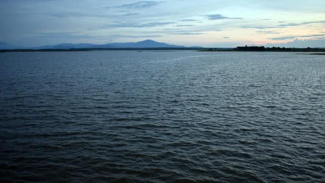 เรือล่มกลางเขื่อนพระสะทึง ชายวัย 46 ปีสูญหาย 1 ราย