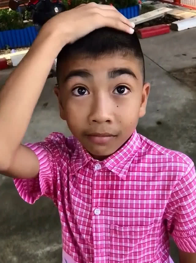 โลกช่างโหดร้ายเมื่อ บอย ปกรณ์ขำหนักเจอแฟนคลับตัวน้อย ยืนคอย "บอย ปกรณ์ ลัม!!!"