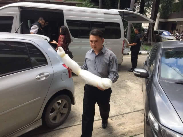 "ชุดเหยี่ยวดงบุกบ้านหรูย่านปากเกร็ด" ยึดงาช้างร่วม 40 กก.พร้อมไม้หวงห้ามกว่า 20ท่อน