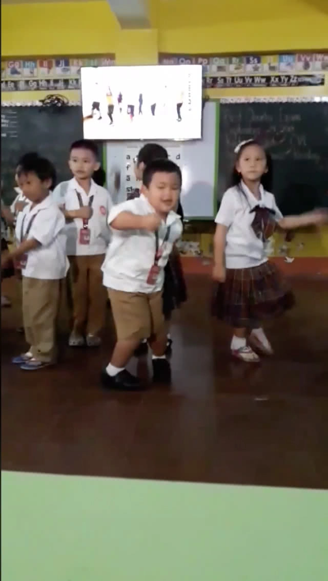 (คลิป) ดังไม่หยุด!!! หนุ่มน้อยฟิลิปปินส์เต้นโคฟเวอร์ MOMOLAND สุดพริ้ว ชาวเน็ตแห่ดู 3 วัน 2 ล้านวิว