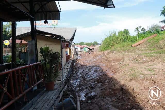 แม่น้ำน่านลดลงฮวบ-เรือนแพเกยตื้น
