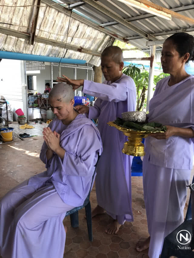 "เอมี่ อาเมเรีย" โกนผมบวชชีแล้ว ไม่มีกำหนดสึก