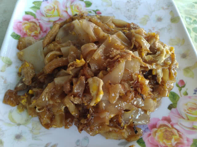 หนุ่มโพสต์แนะนำร้านอาหารตามสั่งในกทม. ราคาเริ่มต้นที่ 25 บาท!!