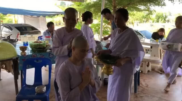 "เอมี่ อาเมเรีย" โกนผมบวชชีแล้ว ไม่มีกำหนดสึก