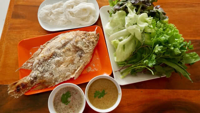 อดีตผู้ช่วยทันตแพทย์ ปลูกผักปลอดสารพิษ-ทำขายเมี่ยงปลาสดขายได้วันละเกือบ2พันบาท