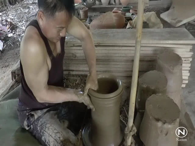 ปั้นหม้อดินด้วยมือสร้างรายได้ หนึ่งเดียวของพะเยา