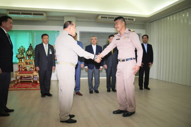 "บิ๊กป้อม" เตือน "สมรักษ์" อย่าให้เกิดปัญหาอีก "โม้อมตะ" ซึ้งบุญคุณสัญญาจะใช้ชีวิตเรียบง่าย