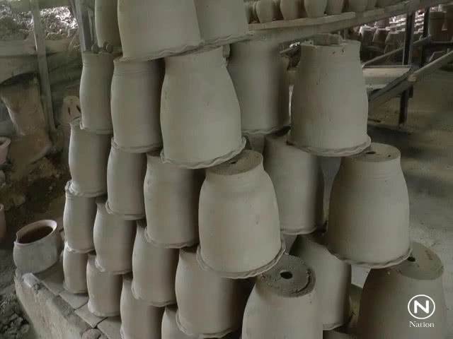 ปั้นหม้อดินด้วยมือสร้างรายได้ หนึ่งเดียวของพะเยา