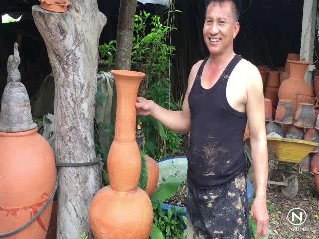 ปั้นหม้อดินด้วยมือสร้างรายได้ หนึ่งเดียวของพะเยา